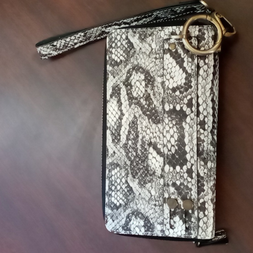 Unbranded Faux Snakeskin Wallet w Strap and Zipper Compartments
